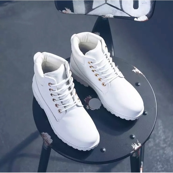 Winter White Unisex SHORT BOOTS Sz 40/8 (25 cm) - Picture 2 of 8